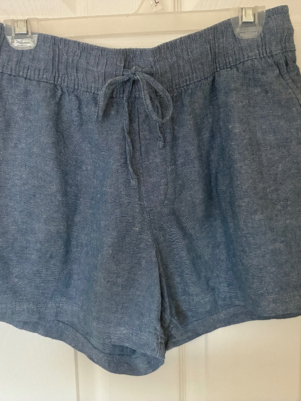 GAP linen shorts size Medium—great condition!!